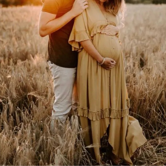 Lukalula Maternity Photoshoot Dress 💛🌼 - Picture 4 of 9